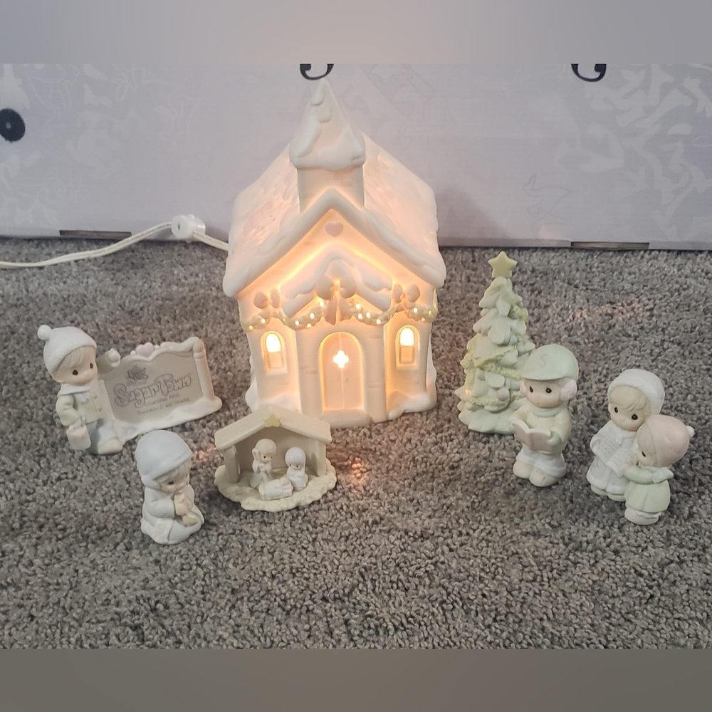Precious Moments Sugar Town Chapel Set